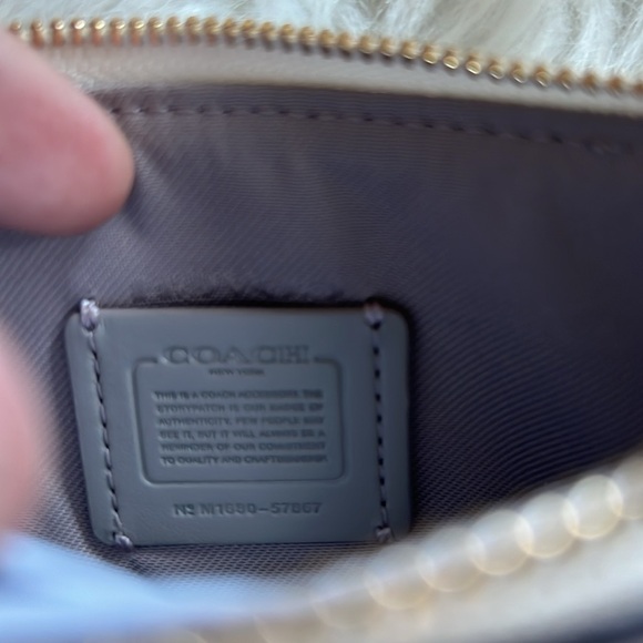 NWT Coach Small Yankee Floral Wristlet - Picture 3 of 5